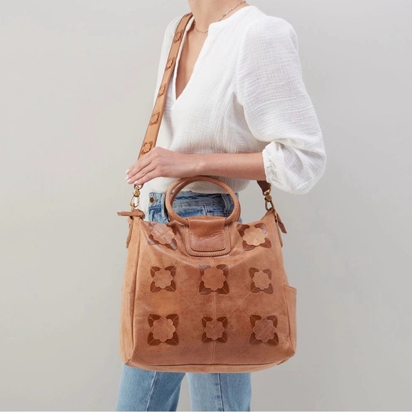HOBO SHEILA BUFFED LARGE SATCHEL - NWT TAN - Picture 1 of 7